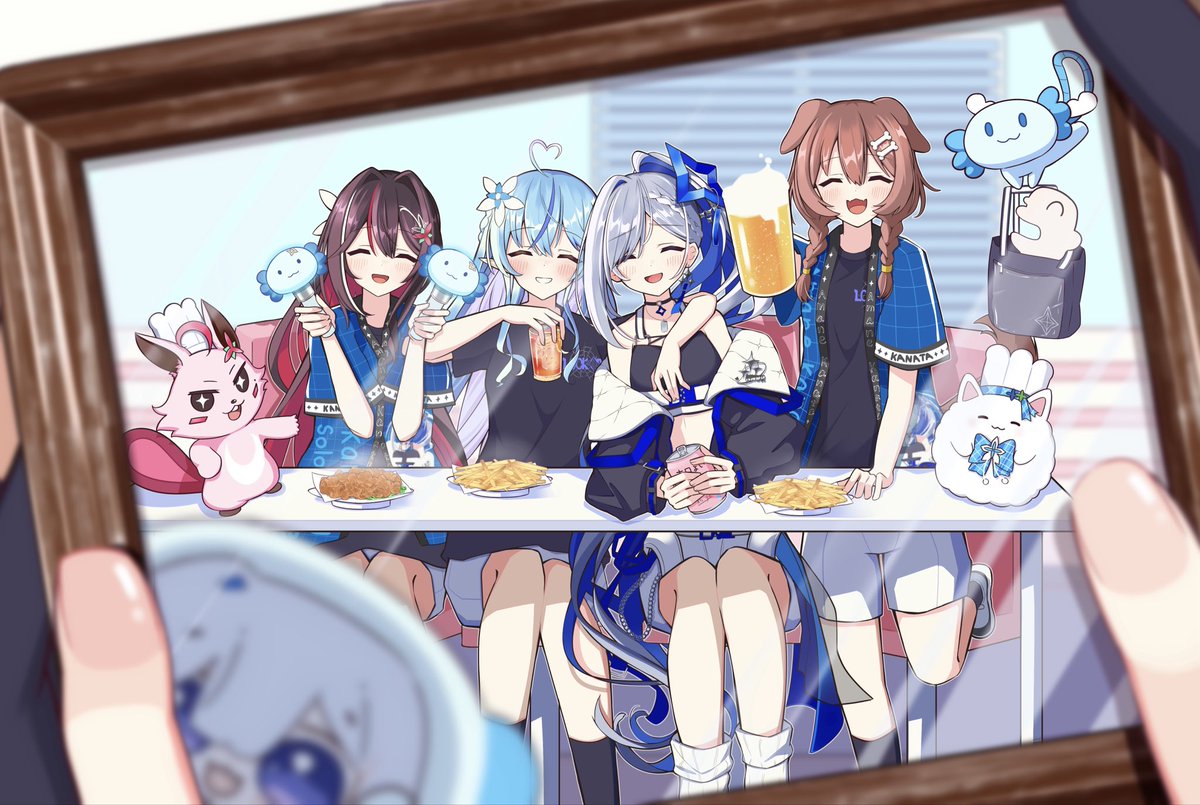siokaze115's tweet photo. ライブ後にみんなで打ち上げしてて欲しいな…本当に最高の友達すぎる https://t.co/Q6FVSlM8uP