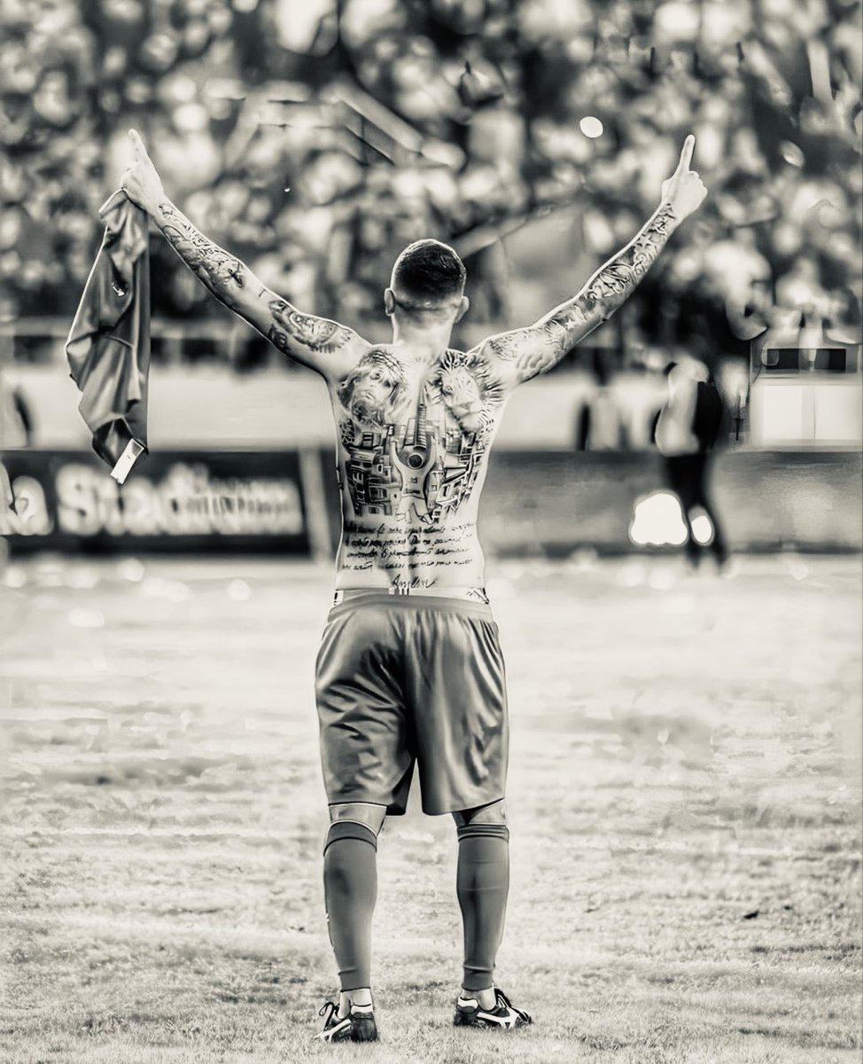 Sovbil's tweet image. مالكوم هالموسم 13 مباراة لعبها 10 مساهمات
هاللاعب اذ كان بيومه يقدر يشيل الهلال لحاله 
مشكلته مزاجي وتوظيفه مخيس بالطرف، مباراه
امس كان يدخل للعمق كثير وهذا التوظيف الي يناسبه
اتمنى يعتمد عليه بنفس التوظيف، حب كبير والله 🐐🇧🇷