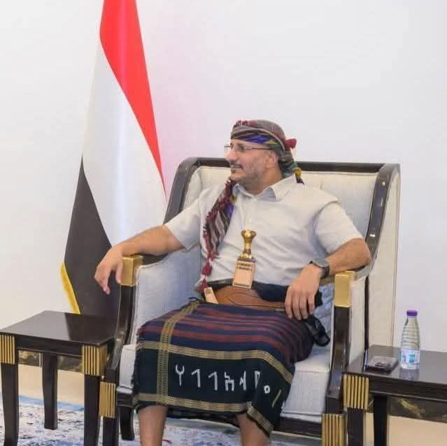 Eyad_Sharby's tweet photo. القائد الوحيد الذي لم يغير او يبدل منذ الطلقه الاولى وهو يطلقها لا هدف لنا غير #صنعاء لم يبحث عن مشاريع ضيقه ولم يدفع بتعزيزات تجاه غزو الجنوب كما فعل جيش الاخوان في ٢٠١٩ ولم يحرض ضد احد ولايزال شامخ رافض لاي معارك جانبية تحاول الابواق الاخوانيه المأجورة جره إليها https://t.co/ZREmYqy4MP