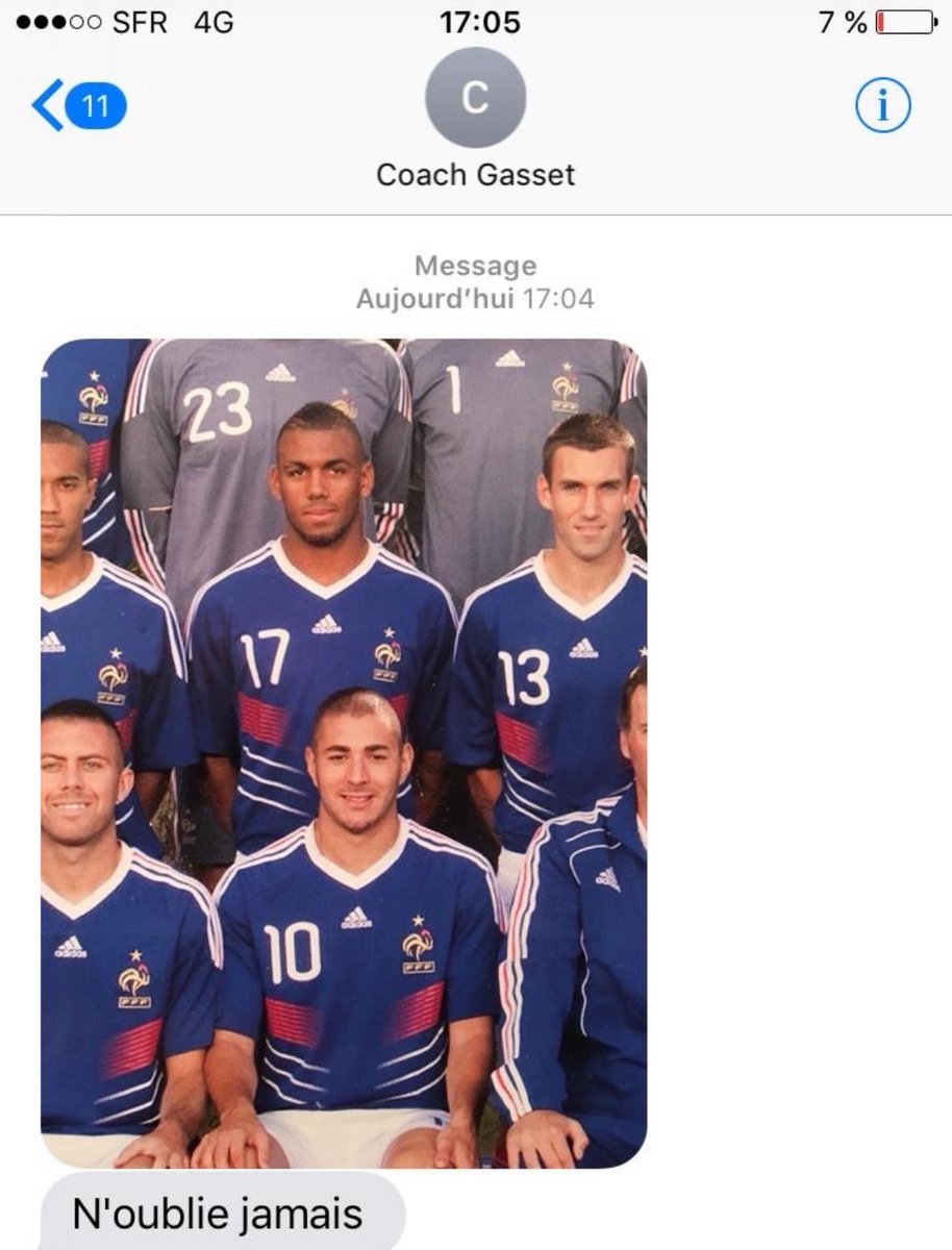 ActuFoot_'s tweet image. 🕊️🥺 L’hommage 𝗧𝗥𝗘̀𝗦 𝗧𝗢𝗨𝗖𝗛𝗔𝗡𝗧 de Yann M’Vila 🇫🇷 à Jean-Louis Gasset 🇫🇷 :

« 𝘗𝘢𝘱𝘢,

𝘓𝘦𝘴 𝘮𝘰𝘵𝘴 𝘮𝘦 𝘮𝘢𝘯𝘲𝘶𝘦𝘯𝘵. 𝘔𝘦 𝘥𝘪𝘳𝘦 𝘲𝘶𝘦 𝘷𝘰𝘶𝘴 𝘯'𝘦̂𝘵𝘦𝘴 𝘱𝘭𝘶𝘴 𝘥𝘦 𝘤𝘦 𝘮𝘰𝘯𝘥𝘦 𝘮𝘦 𝘥𝘦́𝘤𝘩𝘪𝘳𝘦 𝘭𝘦 𝘤œ𝘶𝘳.
𝘝𝘰𝘶𝘴 𝘦́𝘵𝘪𝘦𝘻 𝘣𝘪𝘦𝘯…