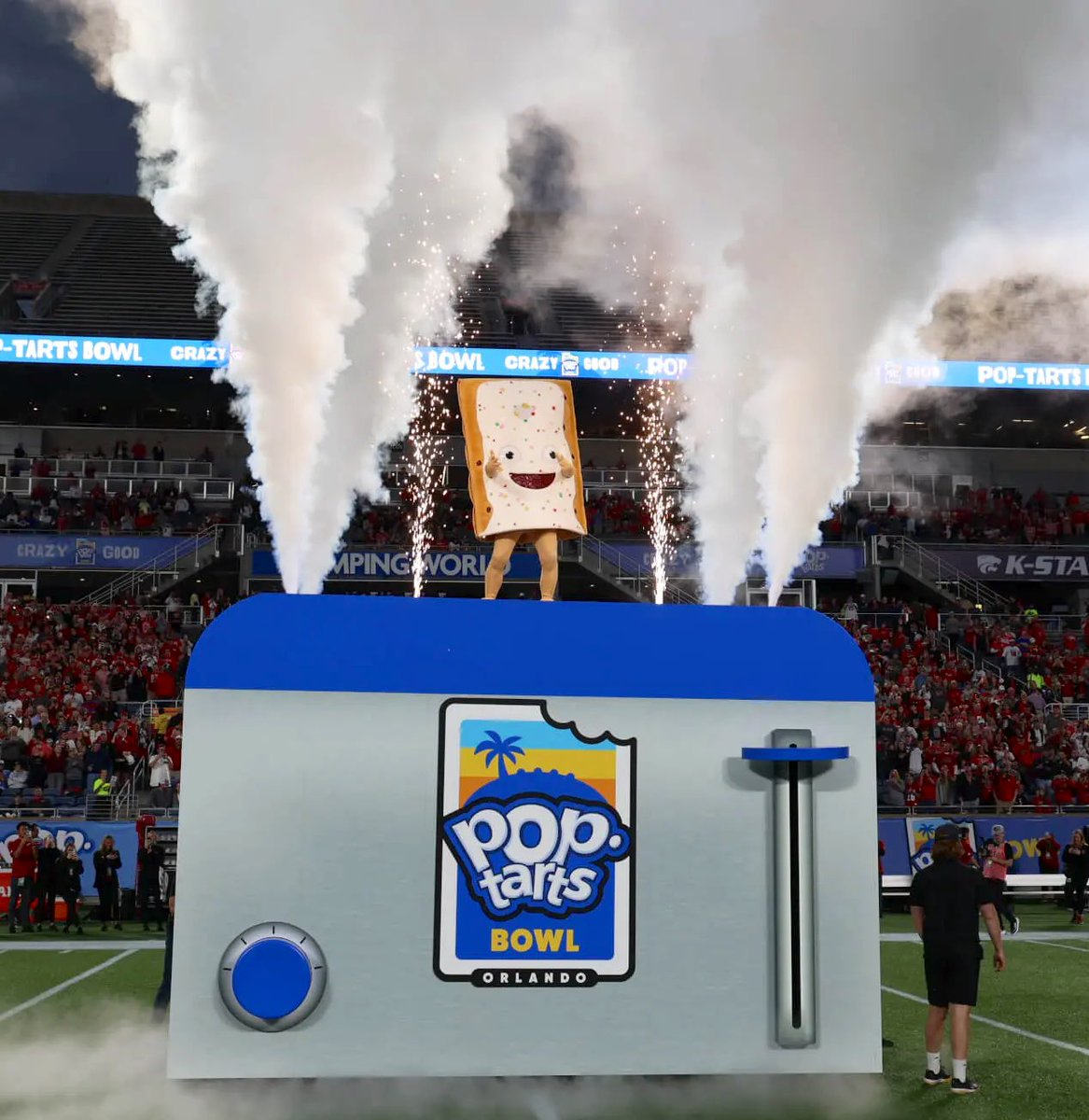 TJ_Cooney's tweet image. Today is the best day in all of college football: The #PopTartsBowl