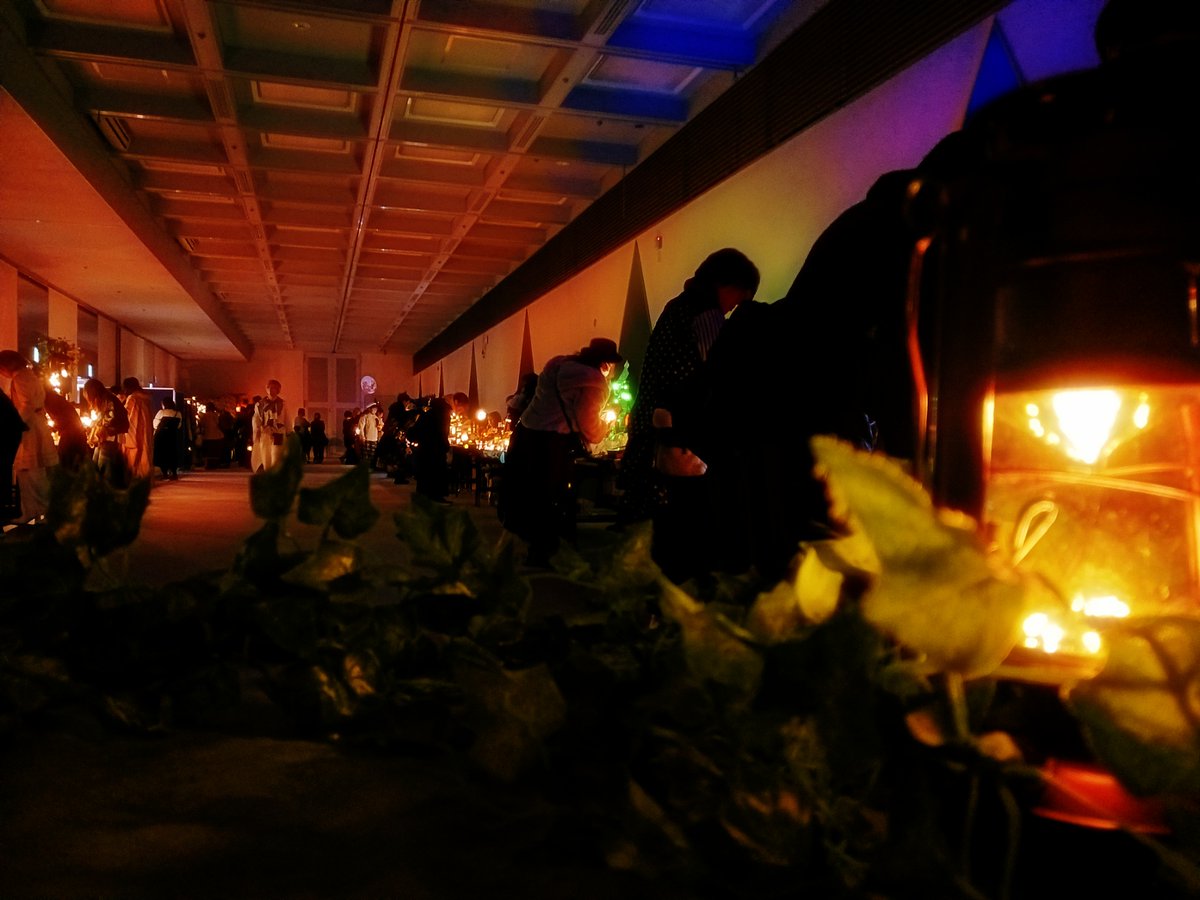 『月灯りのアトリアマルシェ』本日無事終了しました。
初めて参加された「初陣の商人たち」の魔法具の数々。ほのかな光に照らされ、普段とは異なる姿をみることができました。
年末のお忙しい中、足をお運び頂きました来訪者の皆さまにも感謝申し上げます。

#月灯りのアトリアマルシェ 
#星森魔法市