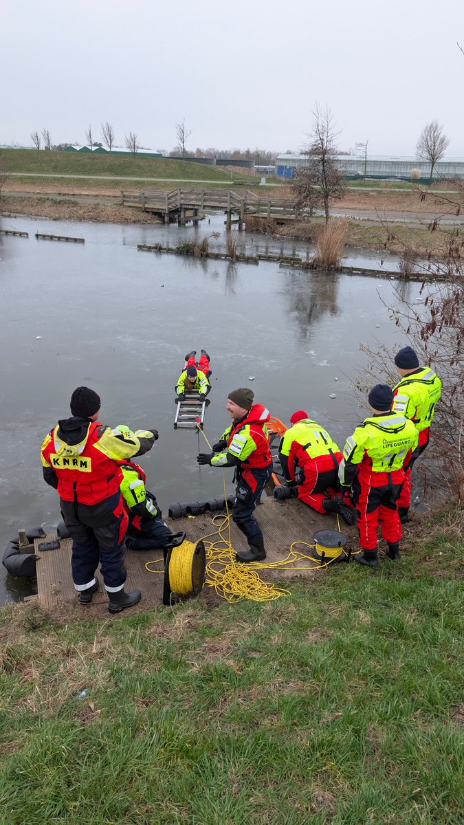 Leerzame oefening gedraaid op het ijs met <a href="/knrmterheijde/">KNRM Ter Heijde</a> 

Kijk ook op facebook.com/share/r/1CChJi…