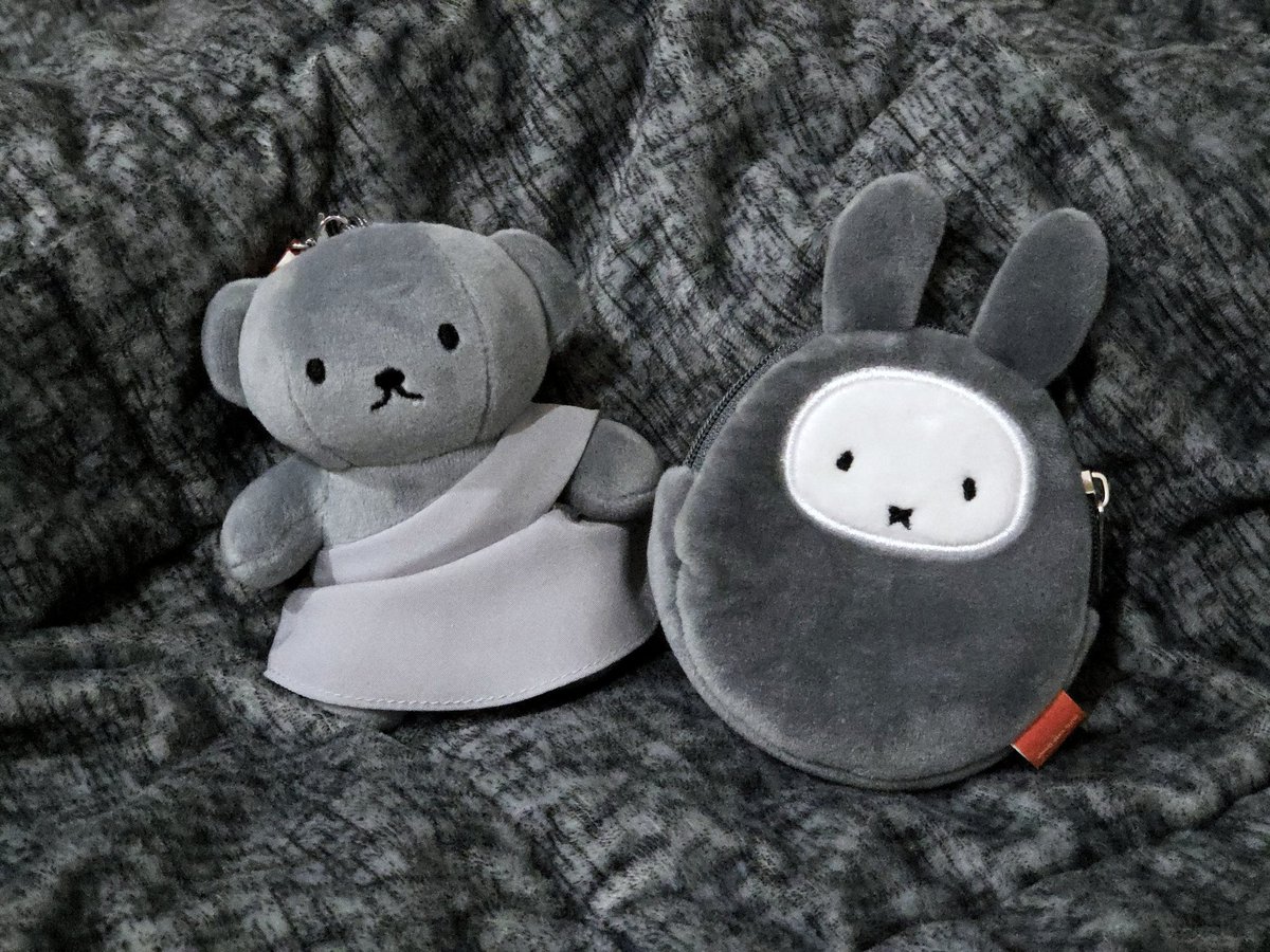 대망의 마니또 선물교환타임!!
윤님이 주신 거제 몽돌미피파우치😭💕 석굴암 보리스와 세트처럼 잘어울려 너무너무 좋다 행복해