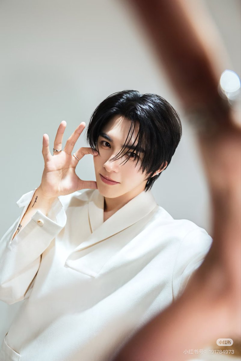 hima♪ページです Boom in white 🥰🥰My prince BXXM FM IN SHENZHEN