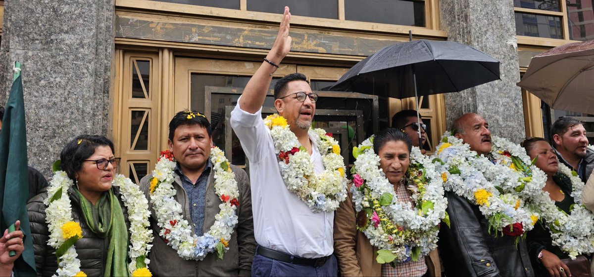 jorgedulon's tweet photo. ¡Rumbo a la Alcaldía de mi amada La Paz! 
Presentamos nuestra candidatura a la Alcaldía de #LaPaz para transformar nuestra ciudad. Hay mucho trabajo por hacer, pero estoy convencido que juntos lograremos alcanzar los desafíos propuestos, entre ellos: la ansiada metropolización. https://t.co/Na80gKSoJi