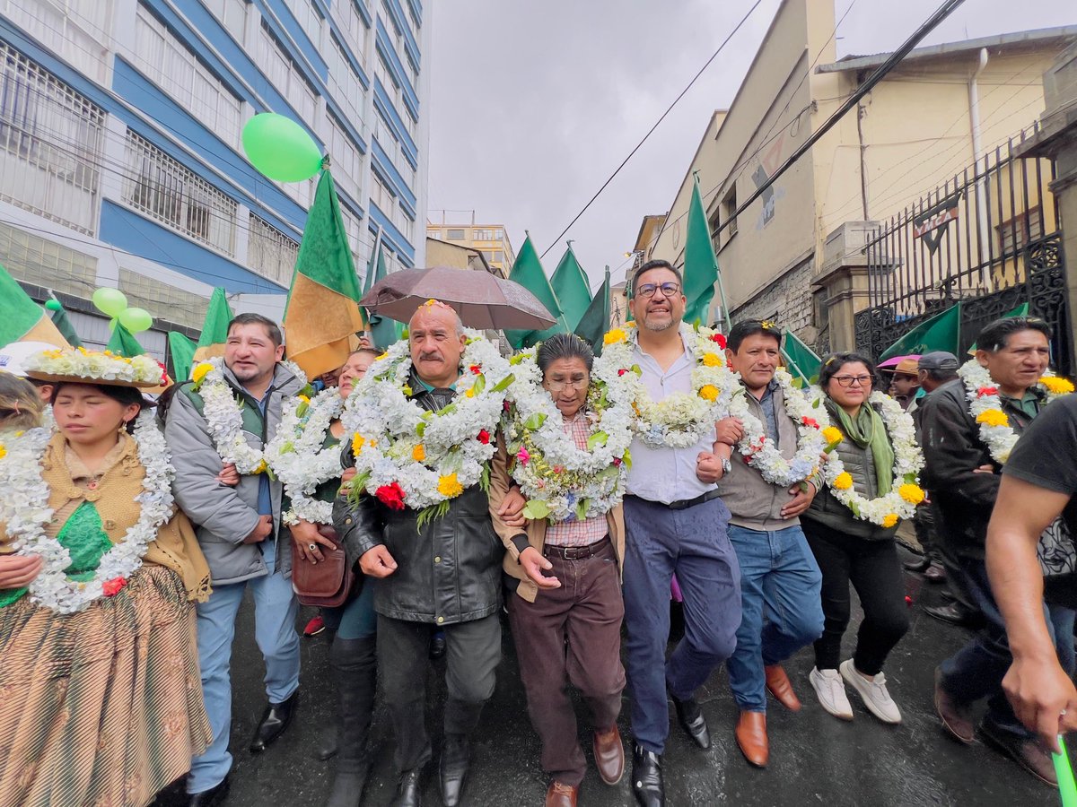 jorgedulon's tweet photo. ¡Rumbo a la Alcaldía de mi amada La Paz! 
Presentamos nuestra candidatura a la Alcaldía de #LaPaz para transformar nuestra ciudad. Hay mucho trabajo por hacer, pero estoy convencido que juntos lograremos alcanzar los desafíos propuestos, entre ellos: la ansiada metropolización. https://t.co/Na80gKSoJi