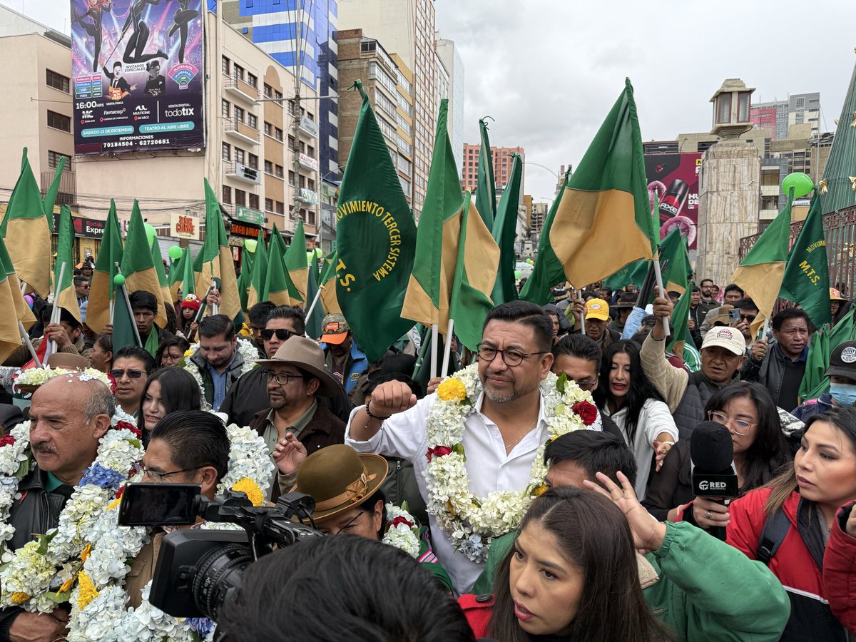 jorgedulon's tweet photo. ¡Rumbo a la Alcaldía de mi amada La Paz! 
Presentamos nuestra candidatura a la Alcaldía de #LaPaz para transformar nuestra ciudad. Hay mucho trabajo por hacer, pero estoy convencido que juntos lograremos alcanzar los desafíos propuestos, entre ellos: la ansiada metropolización. https://t.co/Na80gKSoJi