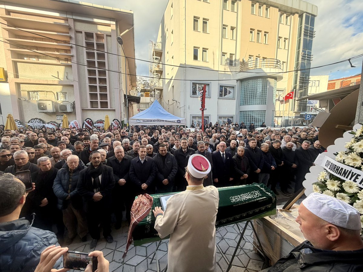 📌 CHP Edremit İlçe Başkanımız Emin Yalçıntaş’ın kıymetli annesi, değerli ablamız Aynur Yalçıntaş’ı son yolculuğuna uğurladık.

Merhumeye Allah’tan rahmet; başta Emin kardeşim olmak üzere ailesine, yakınlarına ve tüm sevenlerine sabır ve başsağlığı diliyorum. Mekanı cennet olsun.