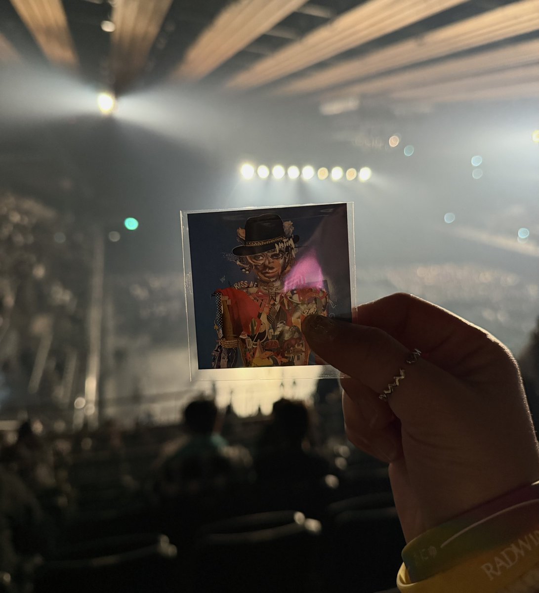sweeeeet111's tweet photo. 神様すら羨ましがるほどの空間だった
素敵なライブを本当にありがとう

 #RADWIMPS
 #RADWIMPS20th https://t.co/4BhrmE5dsp