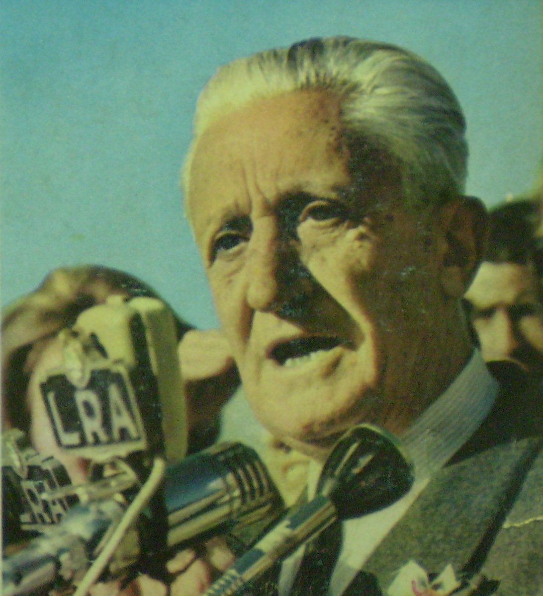 “Se educa de tres maneras: Con el ejemplo, con el ejemplo y con el ejemplo"

Hace 62 años se debatía aumentar el presupuesto educativo de 13% a 23%, hoy debatimos si debe tener piso. 
Si ni siquiera podés defender un presupuesto mínimo para educación, replanteate si sos radical.