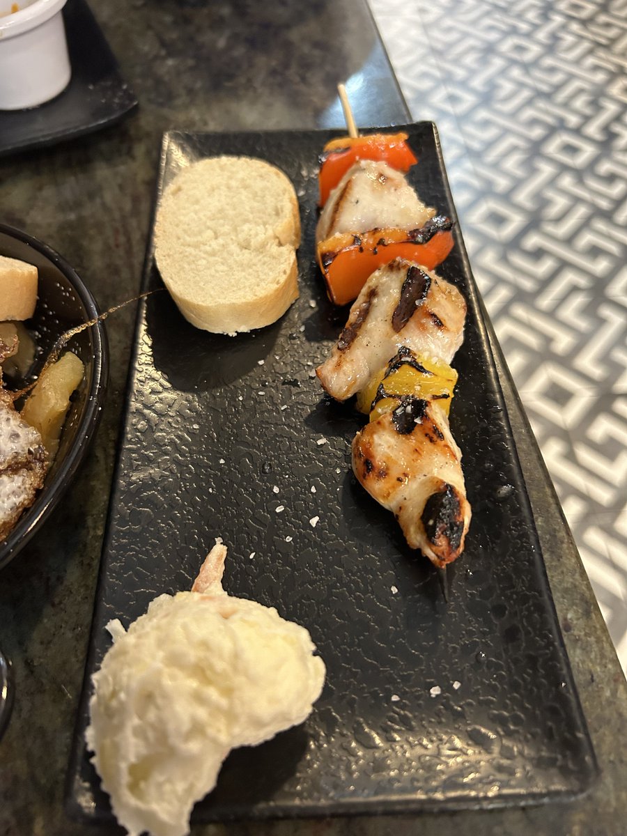 IssurSanchez's tweet image. Sábado de cuidarse. 

🍽️: Bar 10-58.