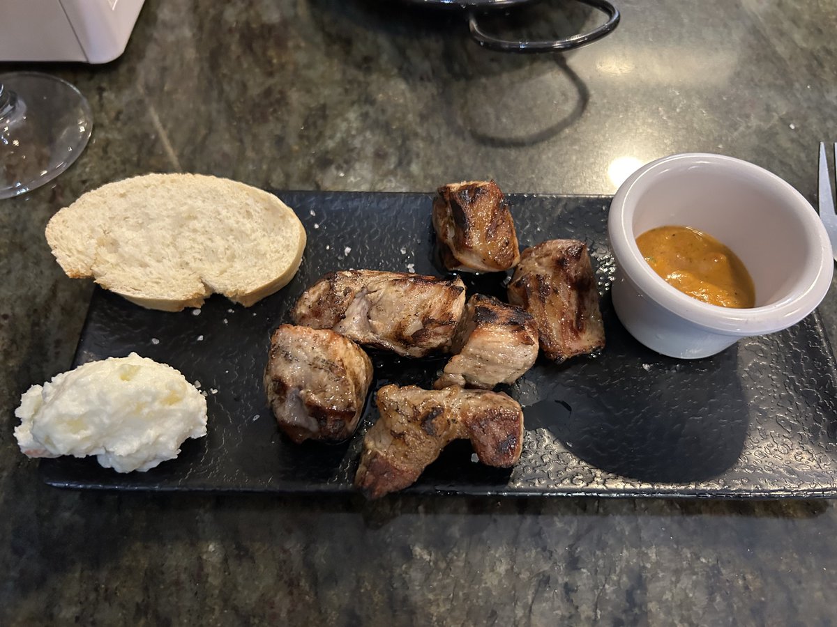 IssurSanchez's tweet image. Sábado de cuidarse. 

🍽️: Bar 10-58.