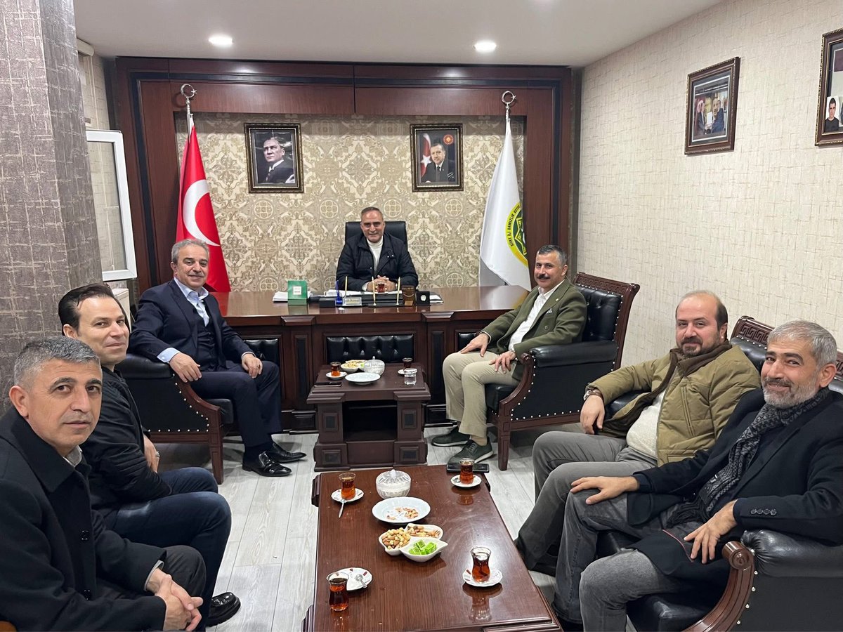 fevzisevgili's tweet photo. Türkiye Damızlık Koyun Keçi Yetiştiricileri Merkez Birliği Genel Başkan Yardımcısı,
Önceki dönem İl Başkanımız Ali İlbaş’ı
ziyaret ettik..

Güncel Siirt konuları hakkında tecrübelerinden faydalandık..
Ev sahipliği için başkanımıza teşekkür ediyorum..
@ali_ilbas https://t.co/hKOhF2RPEV