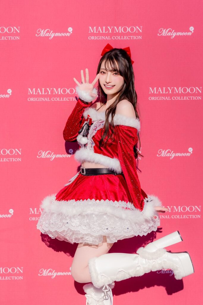 クリスタルスノークロスネックサンタ Malymoon