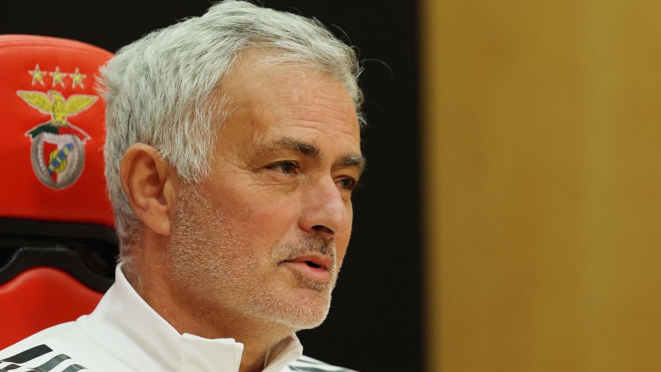 SLB_AR's tweet image. 🎙️ مورينهو:"تاريخ بنفيكا يظهر أن الفوز قد يتأخر أحيانًا ، لكنه في أغلب الأحيان لا يتأخر. وصل لويس هاميلتون متأخرًا في آخر بطولتين عالميتين للفورمولا ون ، لكن إن لم تخني الذاكرة ، فاز بسبع أو ثماني بطولات".

"بنفيكا هو النادي الأكثر تتويجاً بالألقاب في البرتغال".