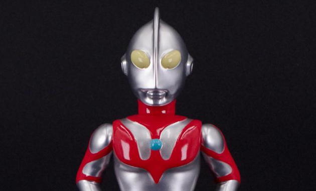 M78TOYS製「ウルトラマン」がシルバー仕上げの「墓場の画廊 限定Ver