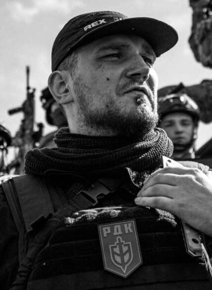 PowerNaShary's tweet photo. В Украине погиб от удара российским дроном лидер РДК Денис Капустин «WhiteRex». Россияне сами не поняли что сделали. Именно после смерти такие люди становятся еще сильнее т.к. они становятся воплощением самой идеи.  В отличае от Навального, WhiteRex — это символ настоящей силы. https://t.co/Ng4cWFxK4i
