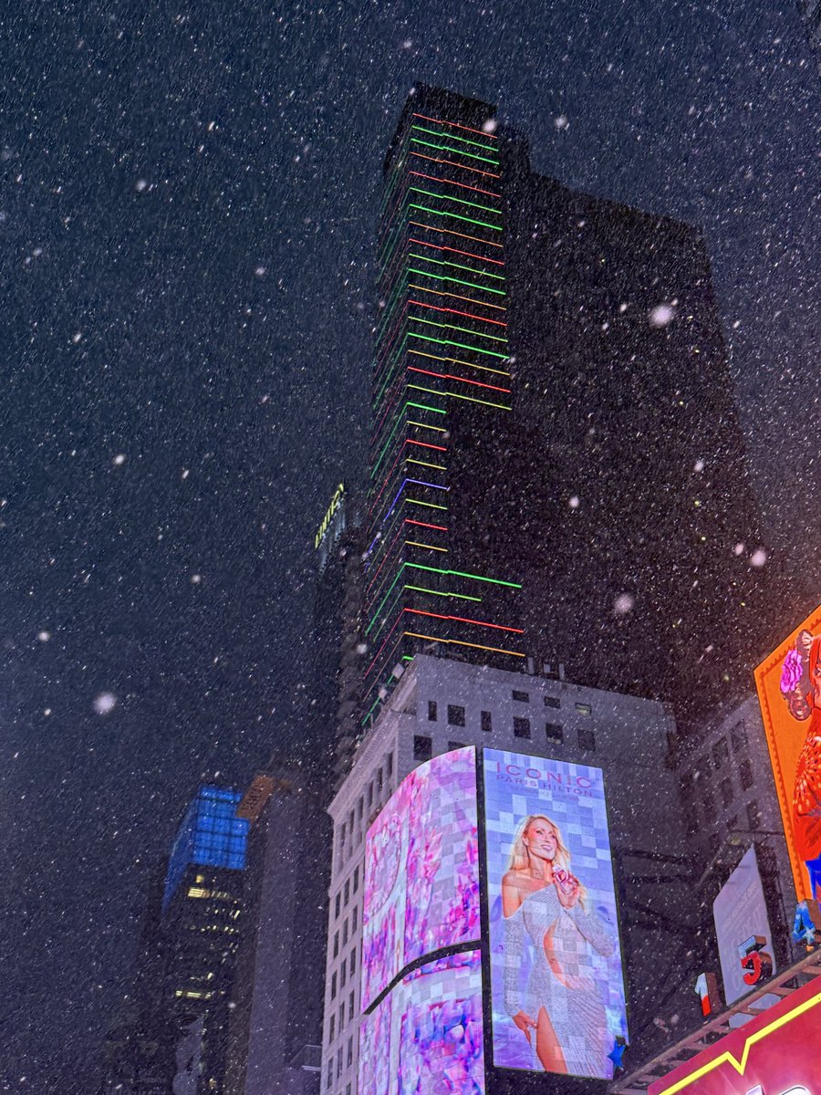 CRCoate's tweet photo. Snow in NYC!@spann https://t.co/gy4dcflKu3