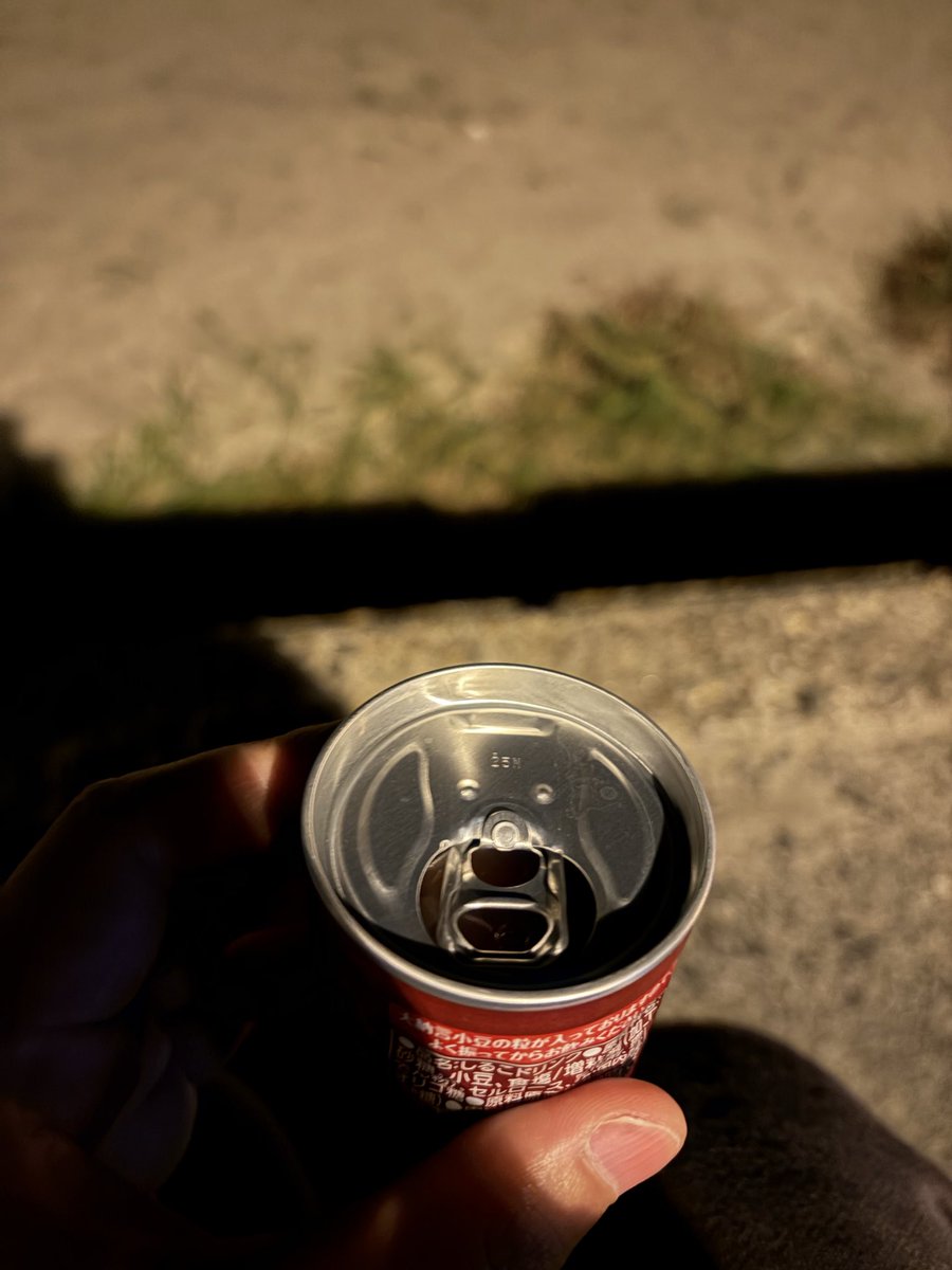 Chekera0821's tweet photo. おしるこ飲んであったまろうと勢いよく開けたら変なとこで詰まって最悪
小豆が一個も出てこない https://t.co/Pb7pajRaUv