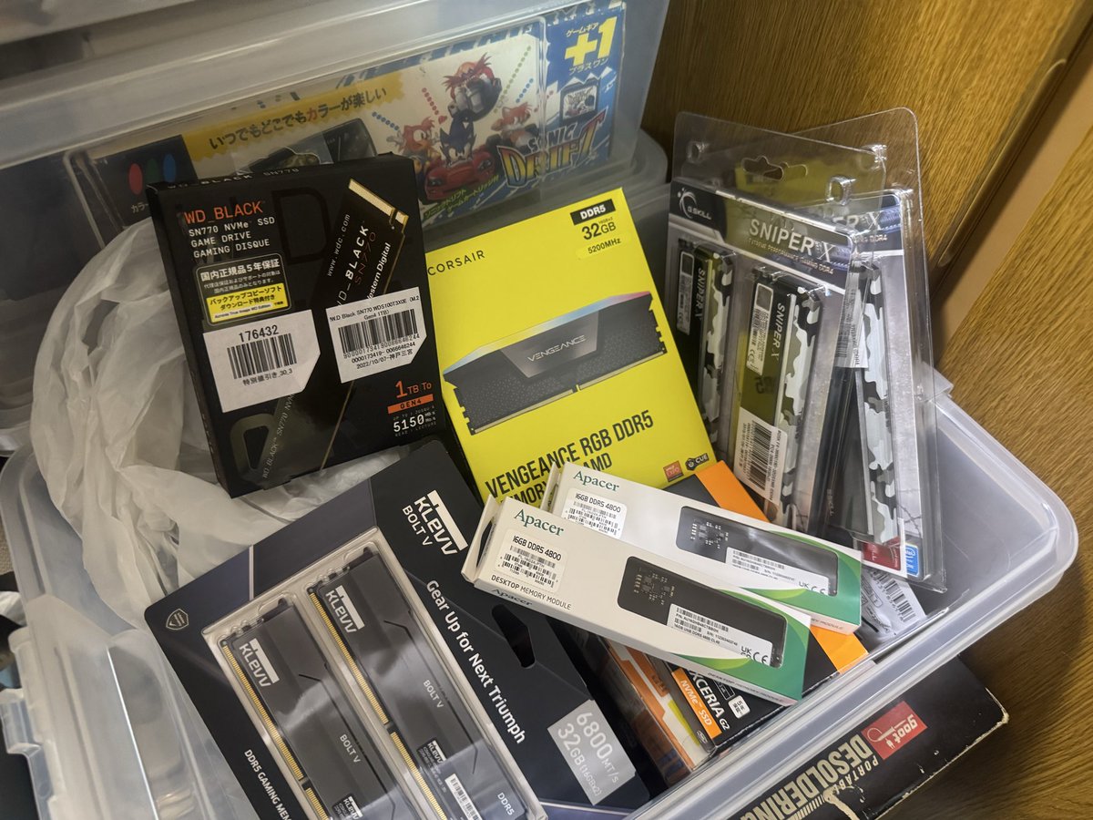 メモリ 25枚セット まとめ売り 増設メモリ VENGEANCE RGB PRO CMW32GX4M2A2666C16 [DIMM DDR4 /16GB