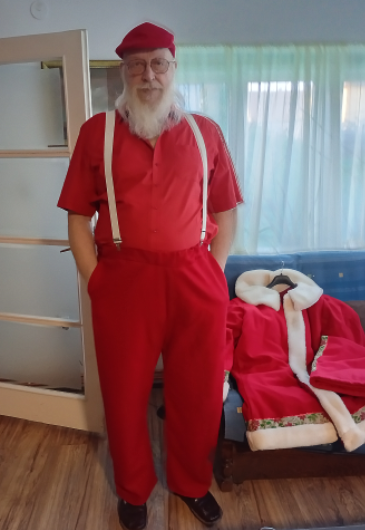 svetionicar's tweet photo. za trinaest godina staža, ovaj #DedaMraz danas prvi put ide da radi u košulji kratkih rukava.
moram da molim @Snajderka1 da mi za sledeću NG sašije onaj triko za plažu iz 1920 ;) https://t.co/TJZlxhE775