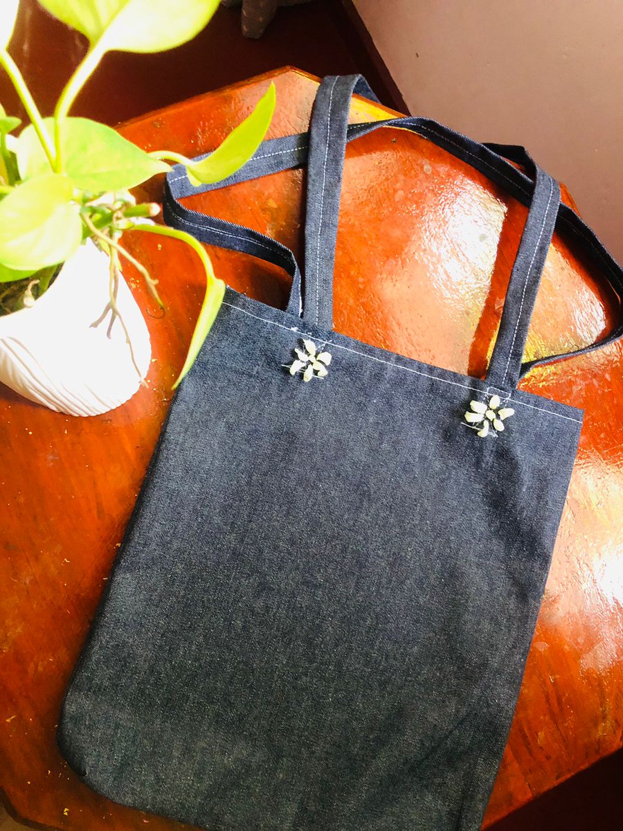 Bint_Zarook's tweet photo. #ToteBags #HandmadeTote #EverydayStyle #EcoFriendlyBags #HappySoulCrafts #HandcraftedWithLove https://t.co/mZ0CYmJJHi