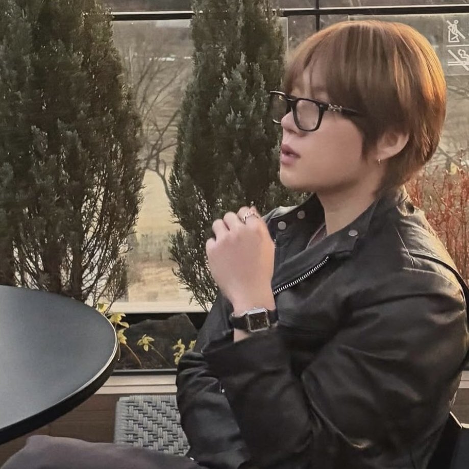 현민이 이 안경 진짜 좋아하네🥹
ㄴ 당연함 이렇게 잘 어울리는데