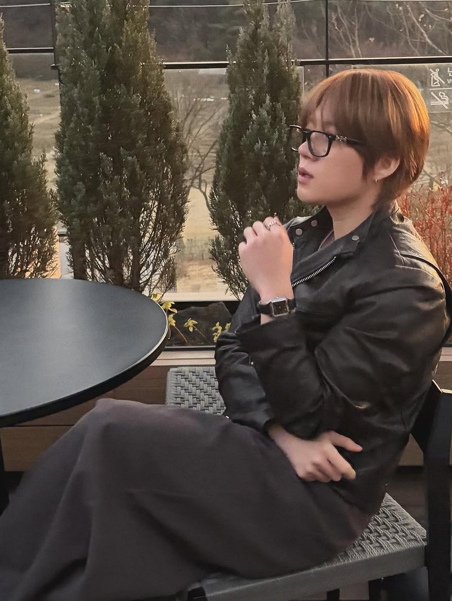 251227 hyunmin instagram post🥋

"fare-sses* 2025🤓"

*combination of farewell+glasses

🎶 Ed Sheeran - Under the Tree open.spotify.com/track/3emyfamO…

#변현민 #BYUNHYUNMIN