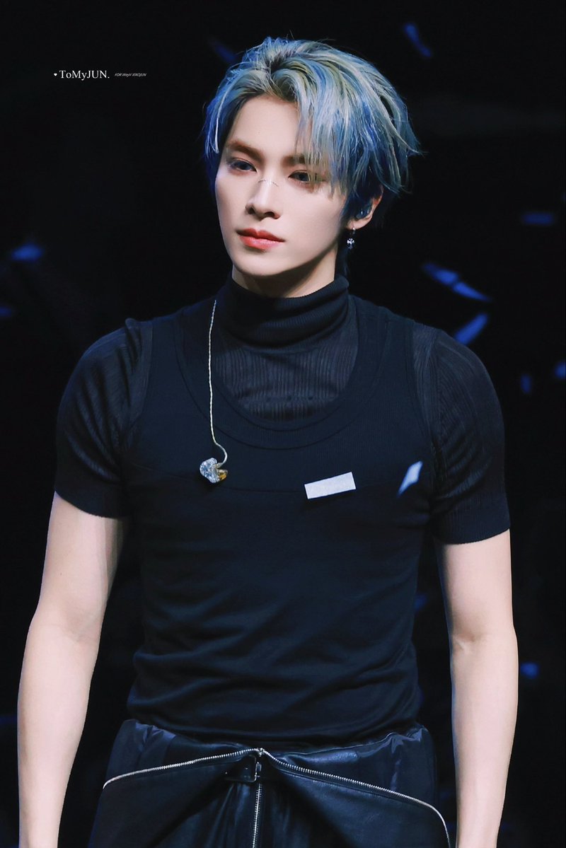 XIAOJUNTEAM's tweet image. Blue or Black? 

©️ToMyJUN0808 Junejun_08 
#XIAOJUN #샤오쥔 #肖俊