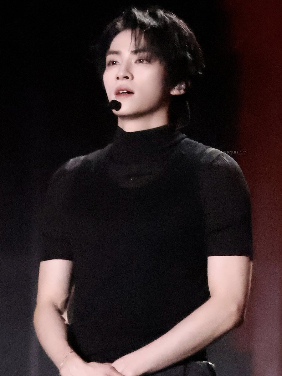 XIAOJUNTEAM's tweet image. Blue or Black? 

©️ToMyJUN0808 Junejun_08 
#XIAOJUN #샤오쥔 #肖俊