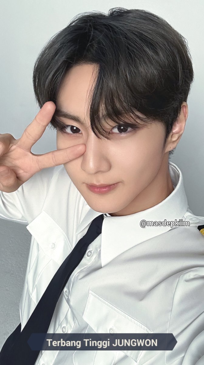 ᯓ☆My collection ENHYPEN WORLD UR CARD 1. Vampire 2. Pilot