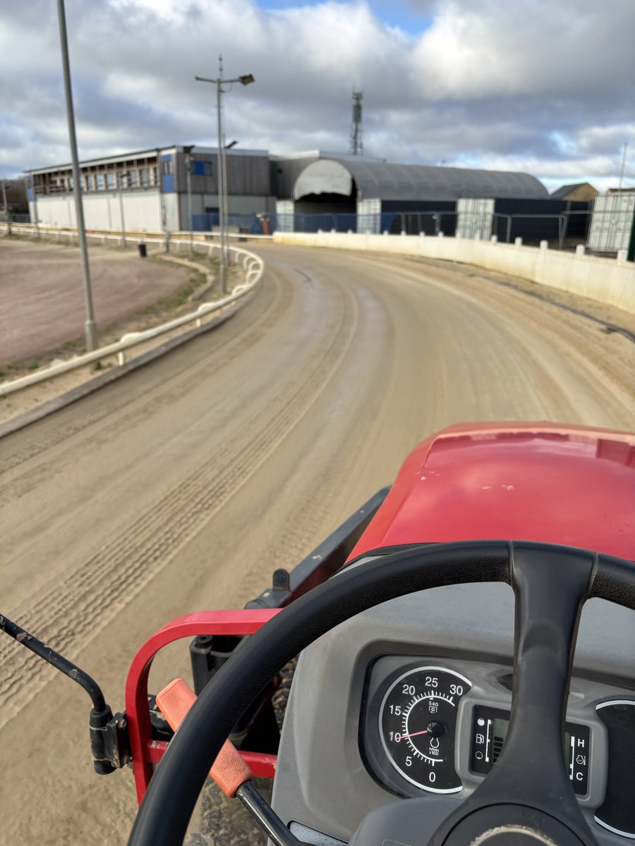 dezzieuk tweet media