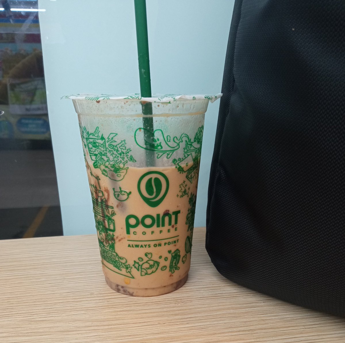 Matursuwun buat tim RnD nya Point Coffee yang udah ciptain kopi Salted Ovomaltine yang yahud ini 🥳 even my kiddos love it!