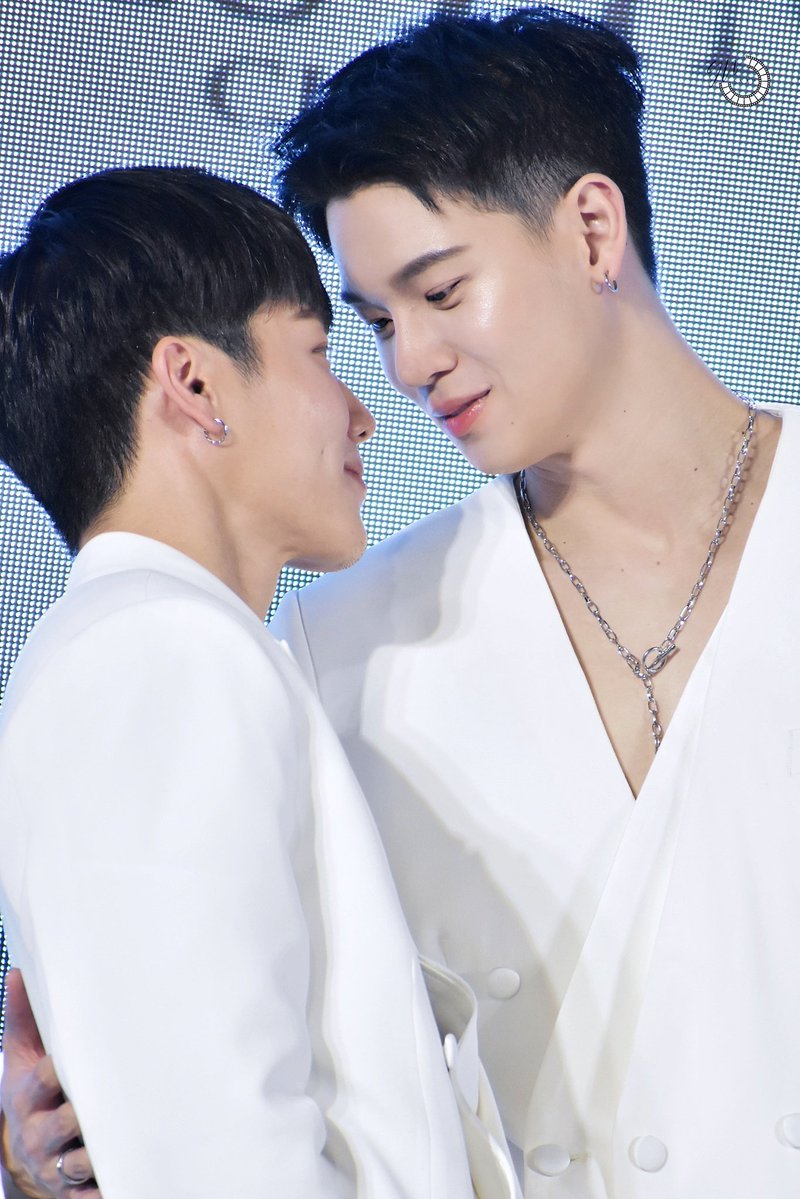 singleserenade's tweet image. theres just something special about yinwar in white ✨️✨️✨️

#หยิ่นวอร์ #yinyin_anw #warwanarat