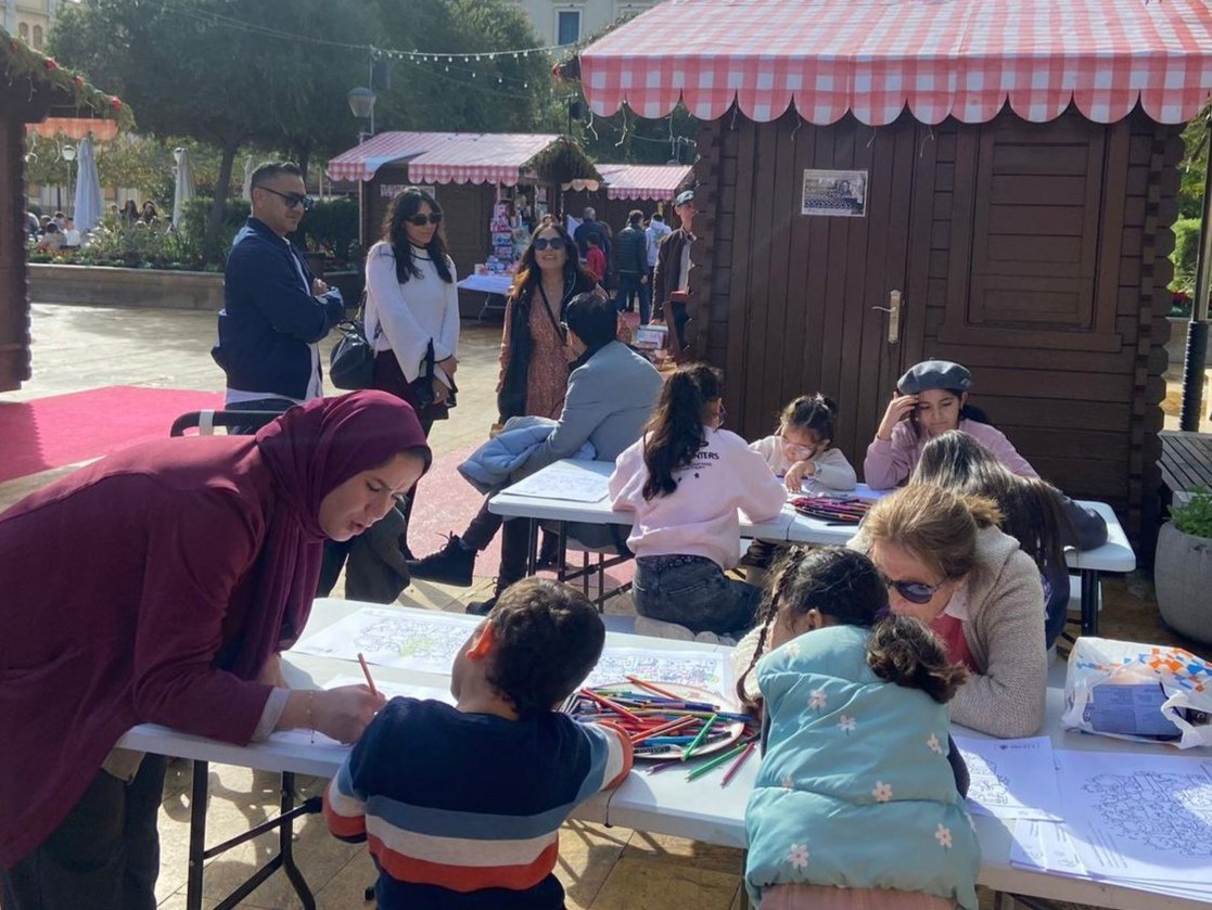HuellasMelilla's tweet photo. Esta mañana el buen tiempo nos ha permitido que, una vez más, podamos concienciar a los más peques sobre el bienestar animal junto al Punto de Información que tenemos habilitado en la Plaza de las Culturas...
Venid a colorear con nosotros y os llevaréis un regalito ¡Os esperamos! https://t.co/f28nWfeXGV