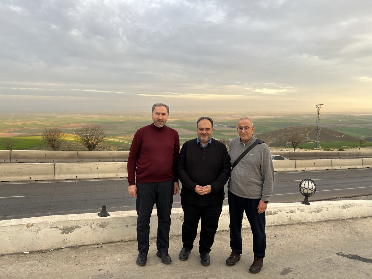 RecepSongul_TR's tweet photo. Mübarek dostlar…
Davası ve derdi olan insanlarla aynı iklimi paylaşmak; kendi için değil, milleti için var olmaya çalışanlarla, ümmet adına izzetli bir duruş sergileyenlerle birlikte nefes almak, büyük bir lütuf ve kıymetli bir rızıktır. https://t.co/3ALdW4KgSv