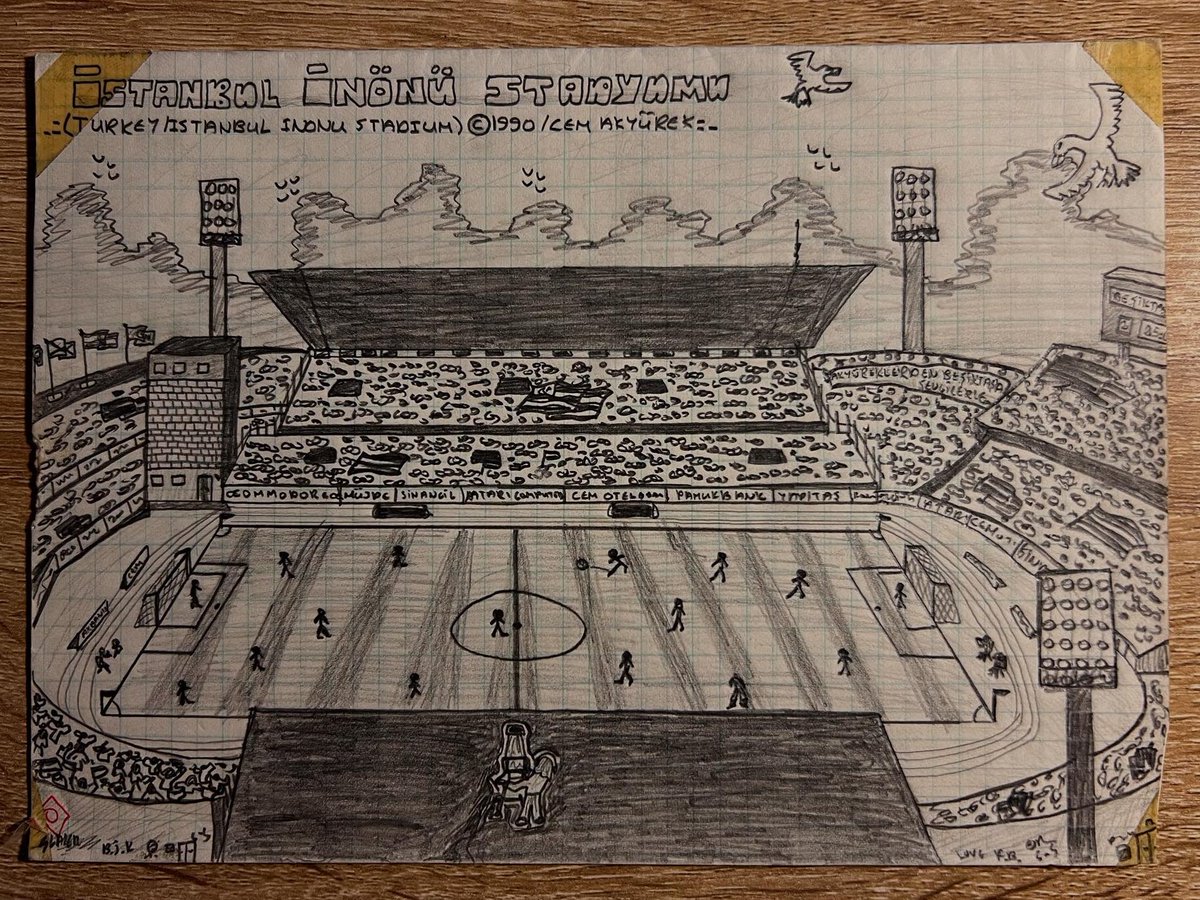 Beşiktaş, sadece bir semt ya da futbol kulübü değildir; bir duruştur, bir hayâldir, bazen bir çocuğun kalbine sığan koca bir evrendir.

Bundan tam 35 yıl önce 16 yaşımdayken çizdiğim İnönü Stadyumu resmi kendini arşivin tozlu raflarından gösterdi.

Huzurlu Bir Hayâldi Beşiktaş /