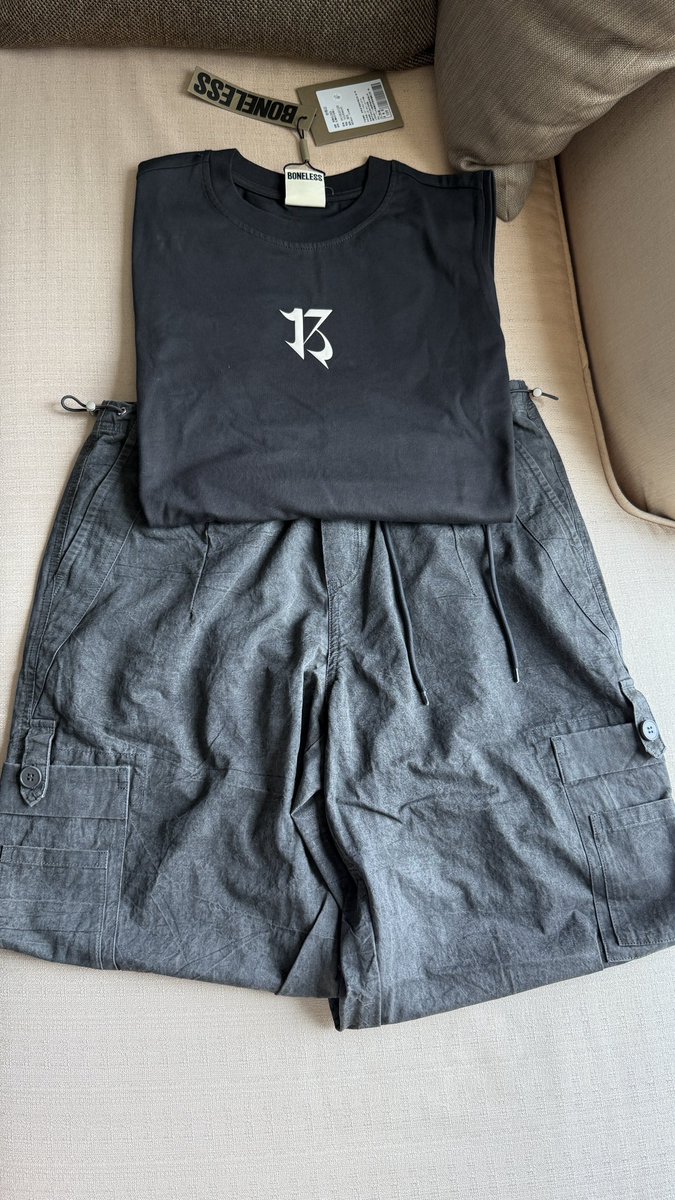 susutingting's tweet photo. You finally wore this outfit. I bought it because the pattern looked like the number 13, which fits your statement that you're only 13 years old.55555

@stjinx_maya

#SingtoFansign
#SingtoPrachaya
#คริสสิงโต https://t.co/XuwIveC5J9