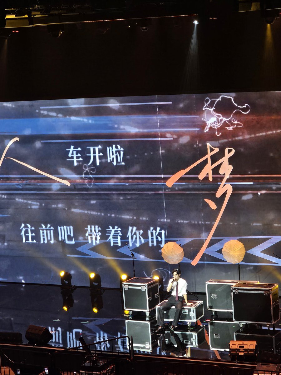 roxyj1018's tweet photo. So handsome so happy #宋威龙 #SongWeilong https://t.co/XVSnHoLcdI