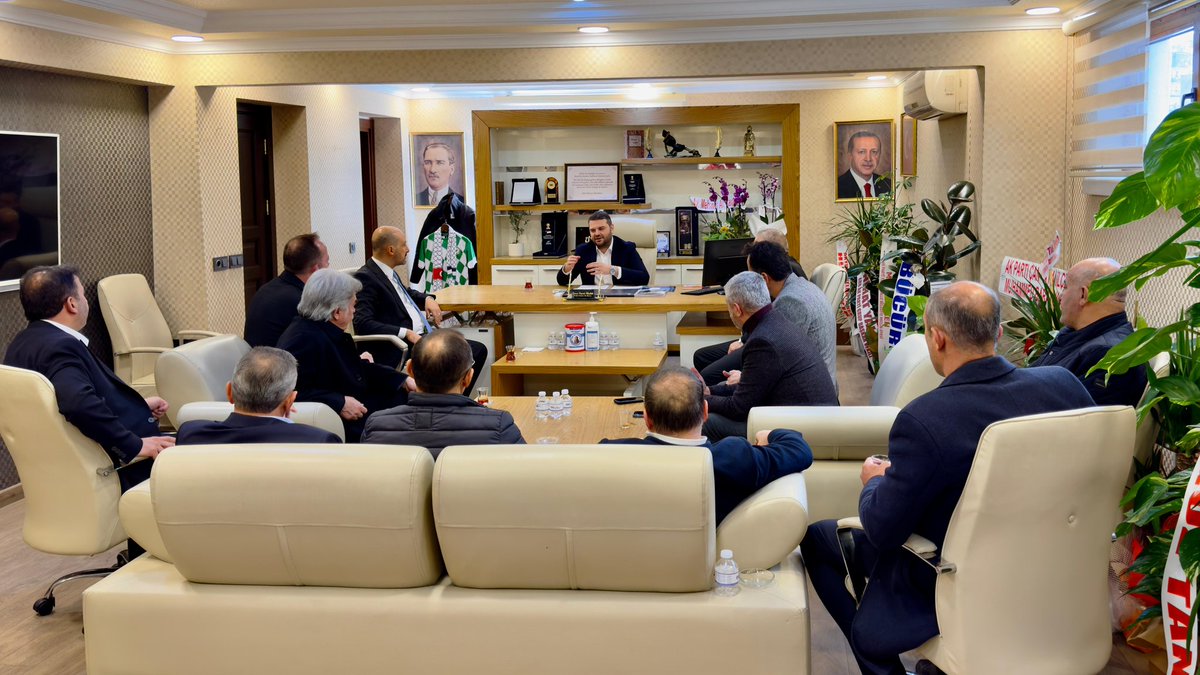 Ankara Büyükşehir Belediyesi Grup Başkanvekilimiz Sayın Nihat Yalçın ve Ankara Büyükşehir Belediye Meclis Üyelerimiz, İlçe Başkanımız Sayın Ömer Faruk İslam'a makamında hayırlı olsun ziyaretinde bulundu. 

Nazik ziyaretlerinden dolayı kendilerine teşekkür ediyoruz.

<a href="/RTErdogan/">Recep Tayyip Erdoğan</a>