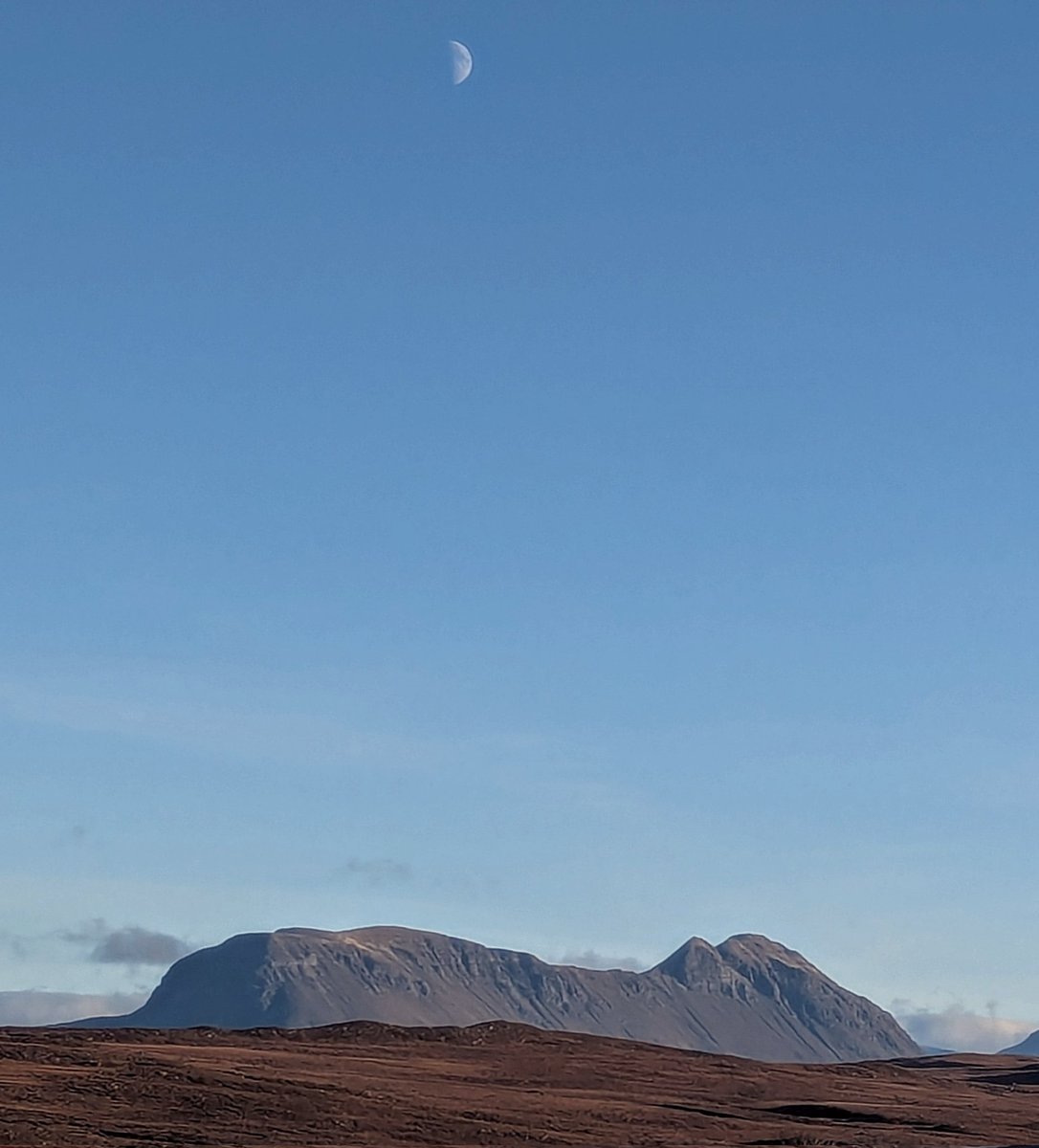 RedRiverCroft's tweet image. Moon over mountain.

View from home to mighty Baosbheinn and a midday moonrise.