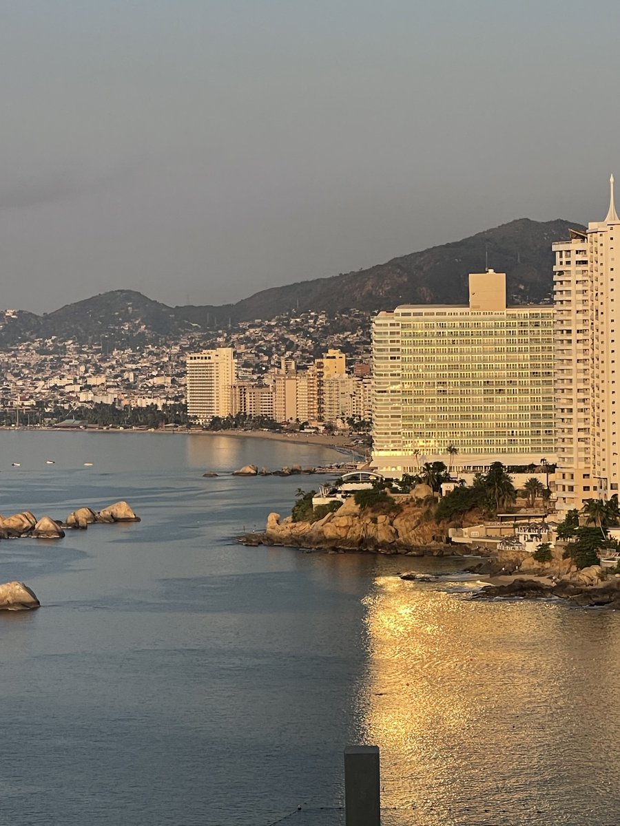 FireFrostbite's tweet image. Готови сме да посрещнем и Новата 2026 с малко спокойствие, топло време и Latino music 🥂