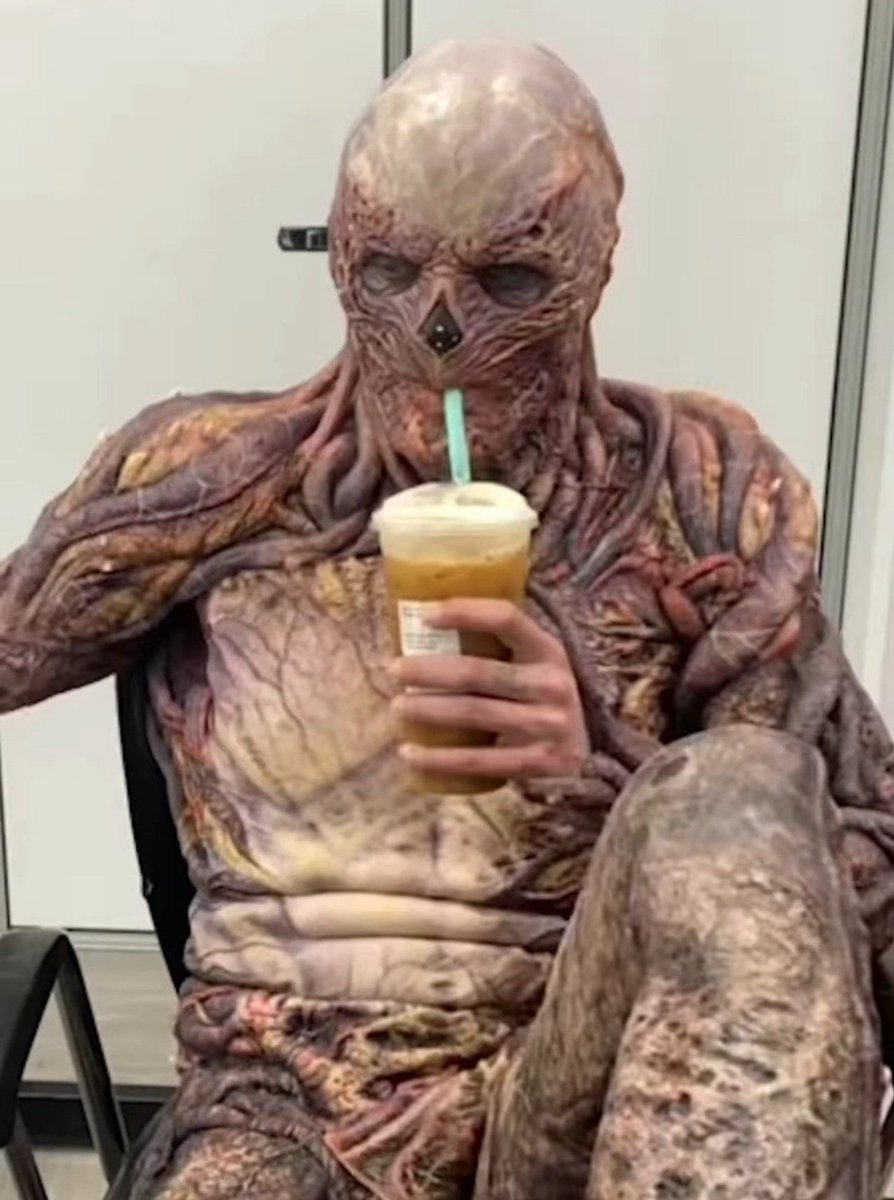 C3joTCT's tweet image. Gm gente, es cierto lo que dicen de los últimos capítulos de stranger things?