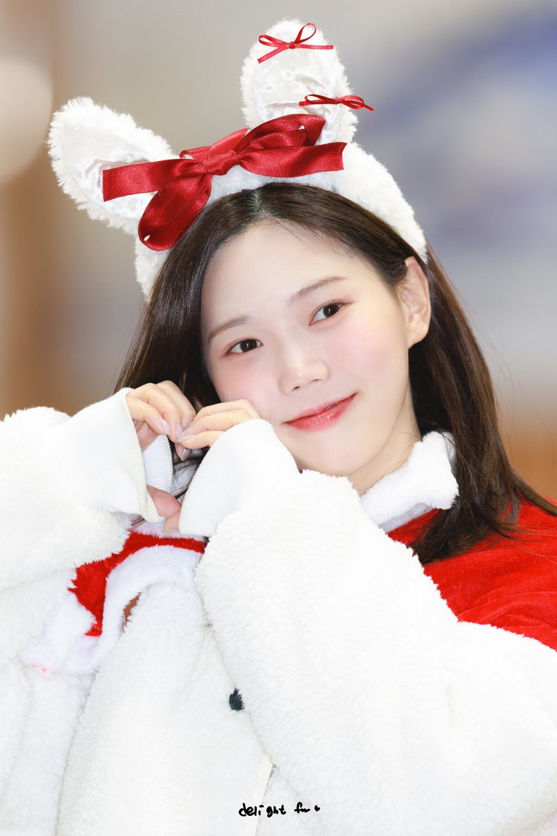 delight_for0mg's tweet photo. 251225 오마이걸 효정의 볼륨을 높여요🎙️

크리스마스 선물은 효토끼!❄️🐰
#오마이걸 #최효정 #효정 
#OHMYGIRL #HYOJUNG https://t.co/C1edprL1Nu