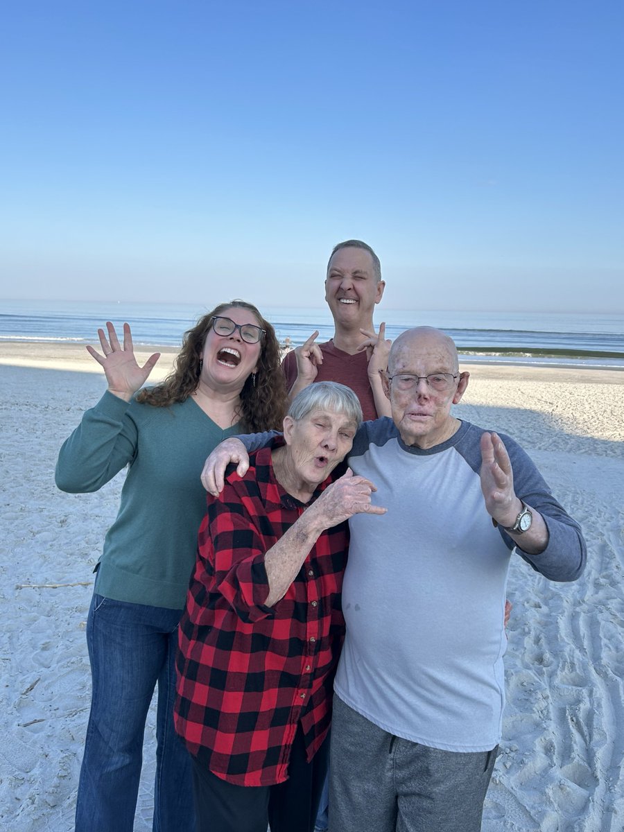 Our 2nd annual goofy family #holiday #beach picture 🤪 🏖️ 🌴