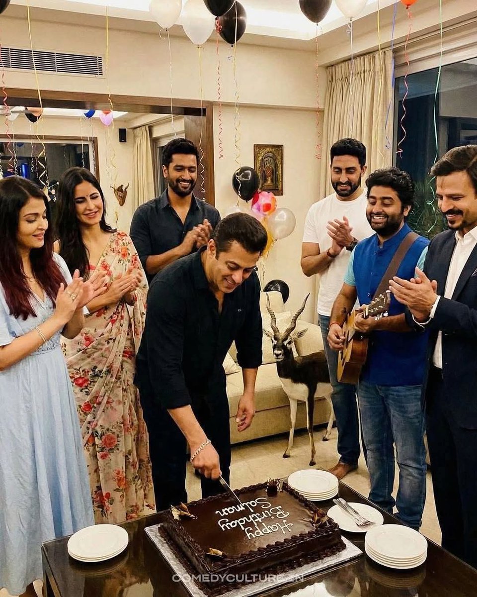SirAbdullahSidd's tweet photo. फ़ोटो में गलती बताने वाले को 15 लाख का इनाम।

Happy birthday bhaijaan😂😂😂 https://t.co/rF4IRKgd8f