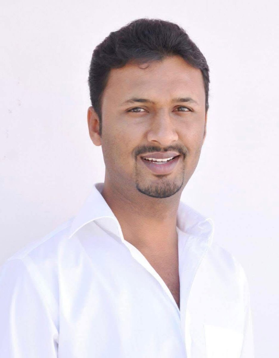 Dr_Yathindra_S's tweet photo. ಮೈಸೂರು ಜಿಲ್ಲಾ ಪಂಚಾಯಿತಿ ಮಾಜಿ ಸದಸ್ಯರು, ಕಾಂಗ್ರೆಸ್ ಪಕ್ಷದ ಯುವ ನಾಯಕರು ಆದ ಆತ್ಮೀಯ ರಾಕೇಶ್ ಪಾಪಣ್ಣ ಅವರಿಗೆ ಹುಟ್ಟು ಹಬ್ಬದ ಶುಭಾಶಯಗಳು.

ಉತ್ತಮ ಆಯುರಾರೋಗ್ಯದ ಭಾಗ್ಯ ನಿಮ್ಮದಾಗಲಿ ಎಂದು ಹಾರೈಸುತ್ತೇನೆ. https://t.co/DXv9t4619C
