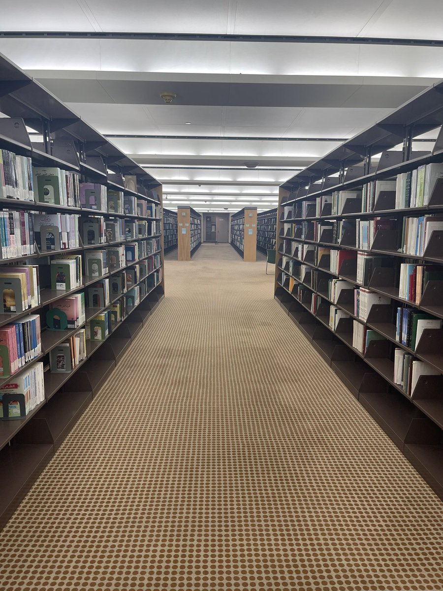 sinsofthyloved's tweet image. رجعت الجامعة بس عشان المكتبة 
اخ من لعنة الوعي