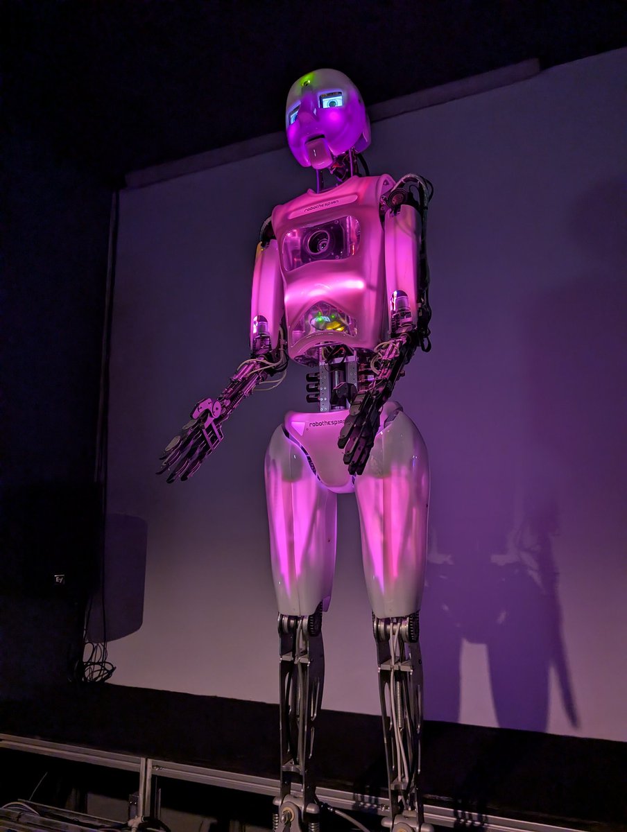 В первый раз в Варшаве не проездом 🥳🎄🤖